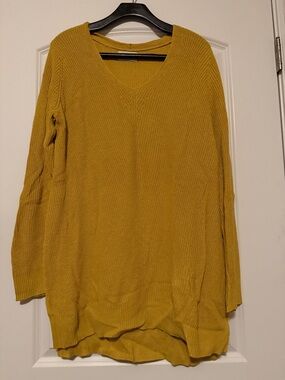 Old Navy women’s XXL tall Mustard V-Neck Knit Sweater. Like new.